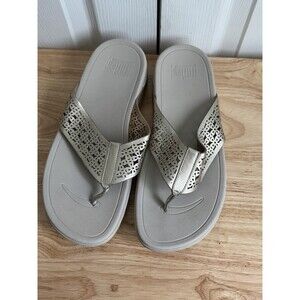 FitFlop Women’s Lattice Surfa Light Gold Tan thong sandals Flops Sandals Size 9